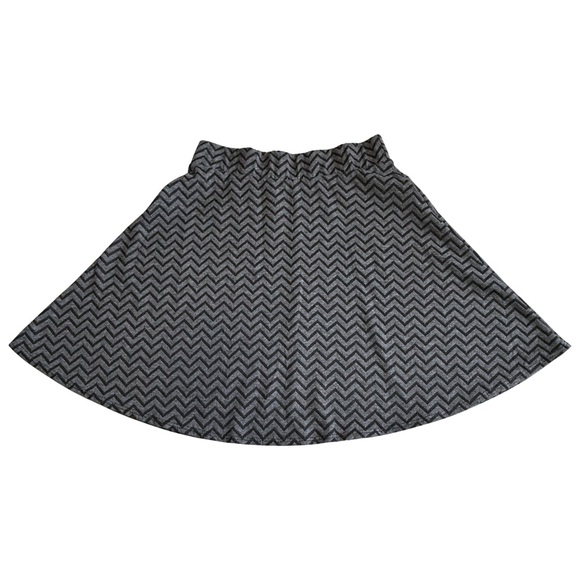 Charlotte Russe Y2K Chevron Zigzag A-Line Mini Skirt - Size M - Black & Gray - Picture 4 of 9